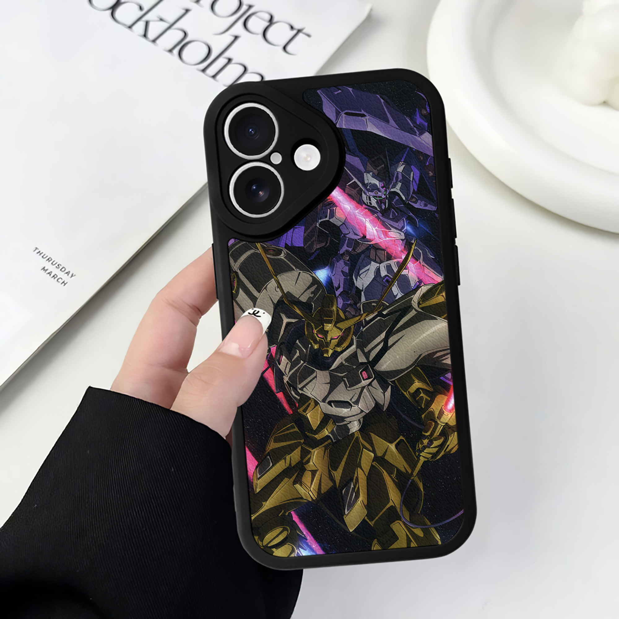 （画像用） 機動戦士ガンダム Mobile Suit Gundam 【iPhone 16シリーズ対応】シリコンスマホケース（レザー調） 材質：シリコン